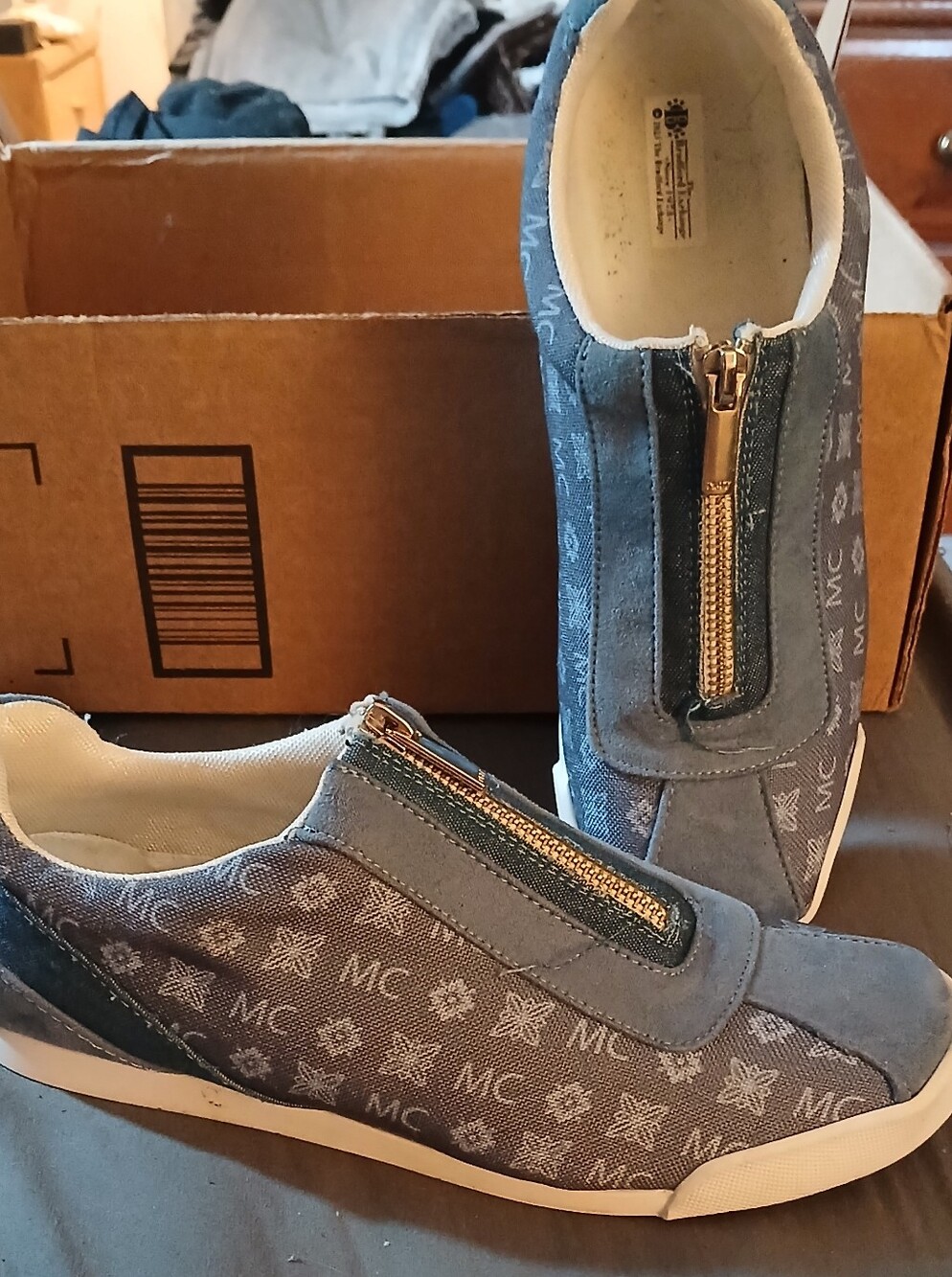 Micheal KORS  WALKING DRESSY FASHION SHIOES.